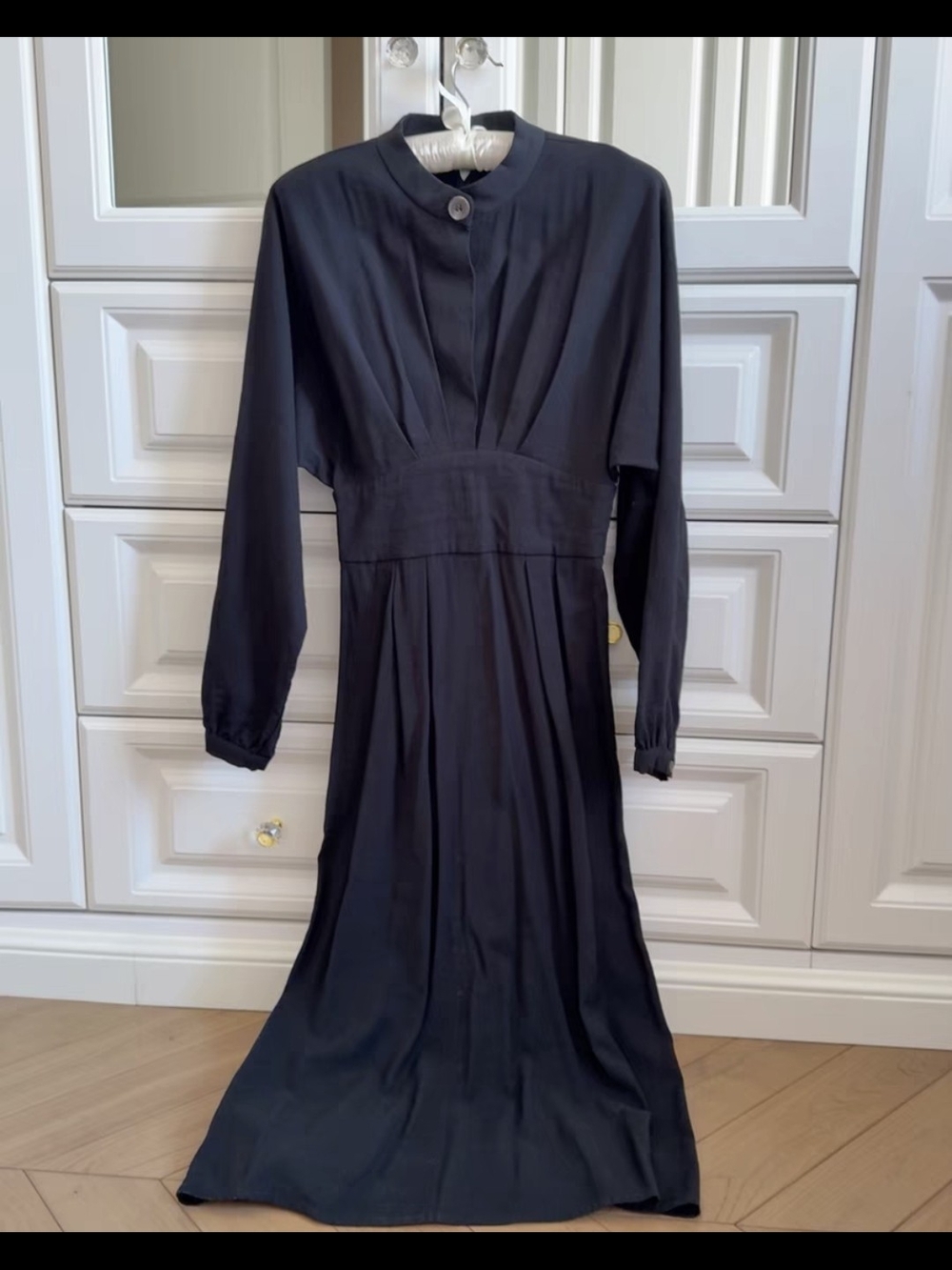 Elegant Black Long-Sleeve Maxi Dress